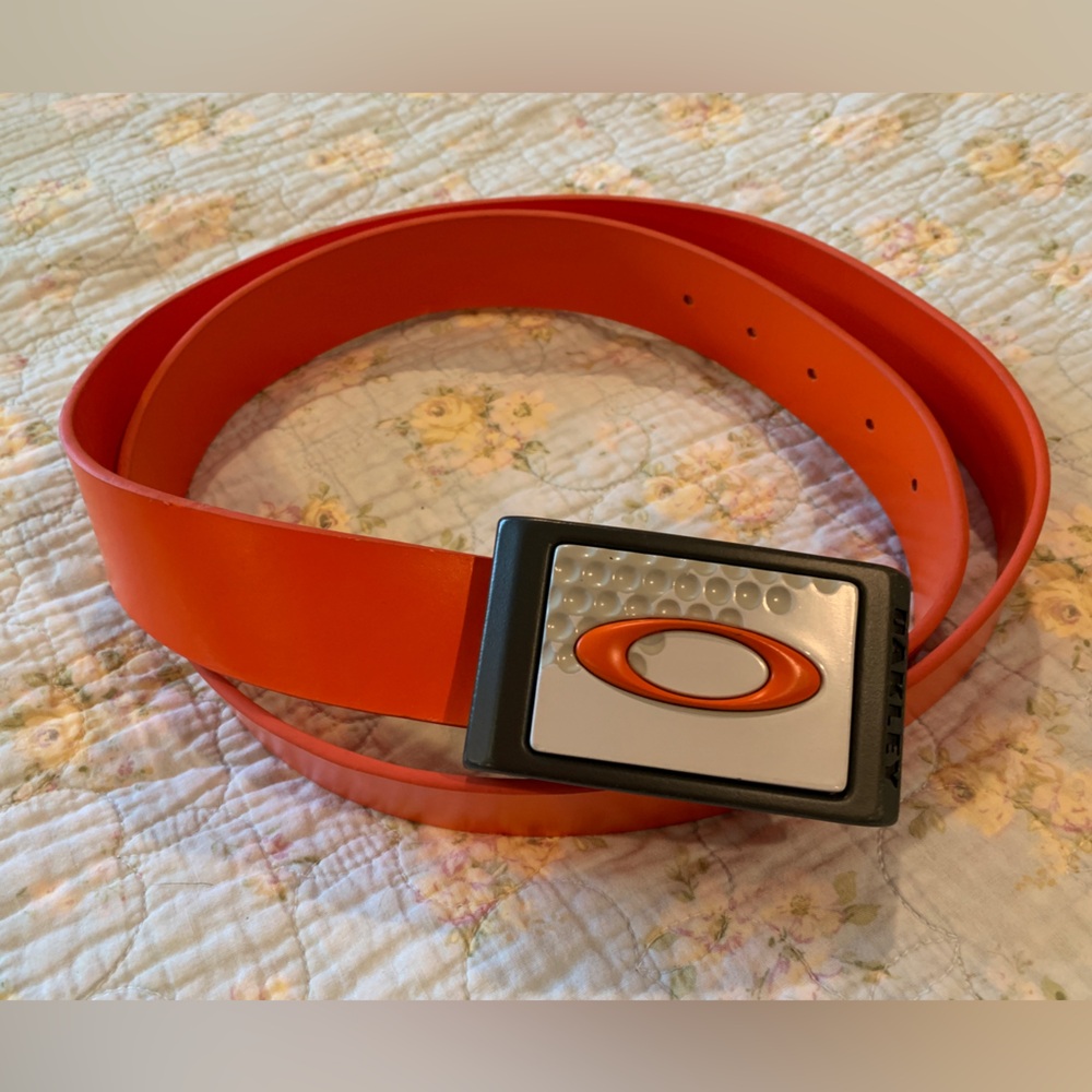 Oakley Ellipse adjustable length belt. Orange leather with Oakley logo buckle